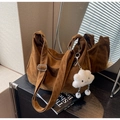 Borsa a spalla in pelle scamosciata PU marrone con tracolla e ciondolo a nuvola - Khaki Con Pendente