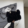 Sac nuage noir en fourrure pelucheuse avec anses strass, perles et chaîne argent - Noir