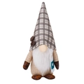 Gnomo da caffè in peluche con cappello a scacchi e chicchi di caffè su fondo bianco - Cappello a quadretti