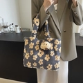 Sac fourre-tout en peluche avec motif floral et charm mignon en laine d'agneau bleue - Fleurs Kaki sur Base Grise