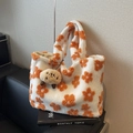 Sac fourre-tout en peluche blanc à fleurs orange avec un charmant petit agneau - Fond blanc avec petites fleurs orange