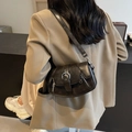Borsa a sella vintage in pelle nera da donna con finiture argento e tracolla casual - Nero