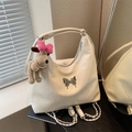 Sac à bandoulière plissé blanc crème avec papillon argenté et pendentif chiot - Blanc Crème avec Pendentif