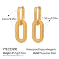 Detail van 18K vergulde roestvrijstalen oorbellen met getextureerde druppelvorm - Gouden Ovalen Hanger Oorbellen Met Schroefdraad (YYE023291)