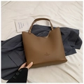 Caramel lychee grain leather tote bag with Paris slogan and wide shoulder straps - Brown Without Pendant