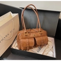 Dettagli della borsa Boston vintage marrone con tasche con fibbia e logo in metallo dorato - Marrone