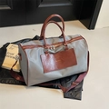 Bolso de viaje grande de tela gris con asas de cuero marrón rojizo y correa ajustable - Gris