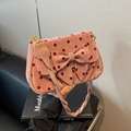 Rosa Cord-Schultertasche mit roten Punkten und einer dekorativen großen Schleife - Rosa