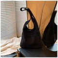 Minimalistische schwarze Vintage-Beuteltasche aus Segeltuch mit breitem Gurt - Schwarz
