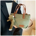 Sac seau rétro en toile vert armée avec anses en cuir marron et breloque en peluche - Avec Pendentif / Marron