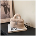 Sac seau en peluche beige avec double fermeture éclair et poignée en fausse fourrure - Kaki