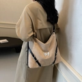 Borsa tote in camoscio beige con fibbia a farfalla in metallo e tracolla in pelle - Cachi
