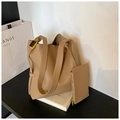 Minimalistische Tote Bag in Camel aus Leder mit Kieselmaserung und goldener Hardware - Khaki
