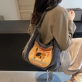 Borsa tote in denim grigio lavato con ricamo gatto giallo e tracolla ampia per donna - Grigio