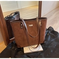 Bolso tote retro en ante marrón oscuro con ribete de cuero y asas superiores - café