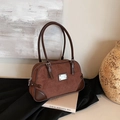 Borsa Boston retrò in camoscio marrone con finiture in pelle e placca in metallo - Caffè