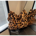 Gesteppte Tragetasche mit Leopardenmuster für Damen, modische Herbsttasche mit Textur - Leopardenbraun