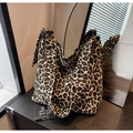 Large leopard print canvas tote bag with a wide strap for a casual retro style look - Leopard Khaki