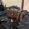 Donkerbruine retro vierkante crossbody tas met handvat en verstelbare schouderriem - koffiekleur
