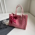 Borsa tote in tela rosa con ricamo Xi rosso e fiocco in seta sul manico - Medio / Rosa