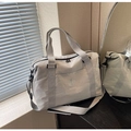 Hellgraue Reisetasche aus Nylon mit großem Fassungsvermögen und verstellbaren Trägern - Grau