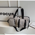 Détails du sac de voyage multi-poches en nylon résistant avec crochets métalliques de qualité - Gris