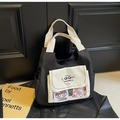 Primer plano del bolso tote de lona negra con bolsillo frontal y ventana de PVC - Negro