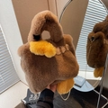 Sac à main en peluche marron et jaune avec chaîne dorée et détail pompon doux - Kaki