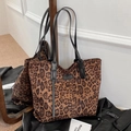 Borsa tote leopardata con manici in pelle nera e dettaglio logo alla moda - Leopardo Marrone