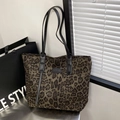 Borsa tote leopardata retrò marrone scuro con manici neri e dettaglio logo in pelle - Verde Leopardato