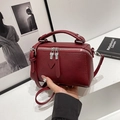 Sac polochon rétro rouge foncé en similicuir grainé avec poignée supérieure et bandoulière - Rouge Vin (Sans Pendentif)