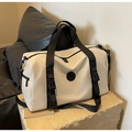 Große cremeweiße Reisetasche mit schwarzen Gurten und Seitentasche für Sport und Fitness - Cremeweiß