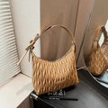 Borsa hobo plissettata caramello con fiocco decorativo e logo in metallo dorato - Cachi