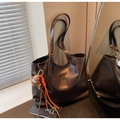 Detail of dark brown leather tote bag with gold lettering and cute animal charm - With Charm / Coffee