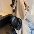 Borsa a secchiello nera da donna con ampia tracolla in tessuto a motivi geometrici - Nero