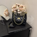Borsa a spalla trapuntata nera con catena dorata e chiusura a girello in stile retrò - Nero Piccolo