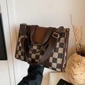 Bolso tote vintage en lona a cuadros marrón y beige con solapa de cuero y correa al hombro - Marrón a Cuadros