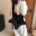 Sac bandoulière en peluche noire en forme d'étoile avec large sangle d'épaule - Noir