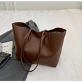 Minimalistische große braune Leder-Shopper-Tasche mit dünnen Schulterriemen für das Büro - Braun