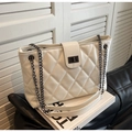 Detail of white quilted tote bag with gunmetal chain strap and rectangle twist lock - Off-white
