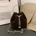Secchiello in camoscio marrone con strass, manico ad anello argento e coulisse con perle - Marrone