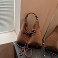 Vintage braune Wildleder-Tragetasche für Damen mit stilvoller Lederschleifen-Dekoration - Braun