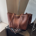 Vintage-Einkaufstasche aus braunem Leder mit viel Platz für den täglichen Weg zur Arbeit - Braun