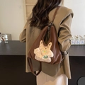 Borsa tote in vernice marrone scuro con simpatico orsetto di peluche ricamato sul retro - Gattino Caffè