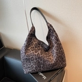 Retro Hobo-Schultertasche mit Leopardenmuster, großem Fassungsvermögen und Lederriemen - Schwarz