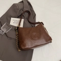 Brown vintage leather tote bag featuring a round M embossing and golden chain strap - No Pendant / Brown