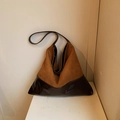 Bolso hobo grande de ante marrón y patchwork de cuero café oscuro con bandolera - Marrón Sin Colgante