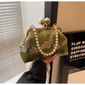 Elegante borsa da sera in raso verde scuro con ricamo di gru e perle bianche - Verde