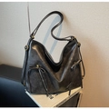 Dettaglio della borsa tote in pelle PU grigio antracite con doppio fiocco e cerniera - Nero