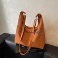 Grande borsa tote in tela arancione bruciato con tracolla regolabile e tasche laterali - Marrone